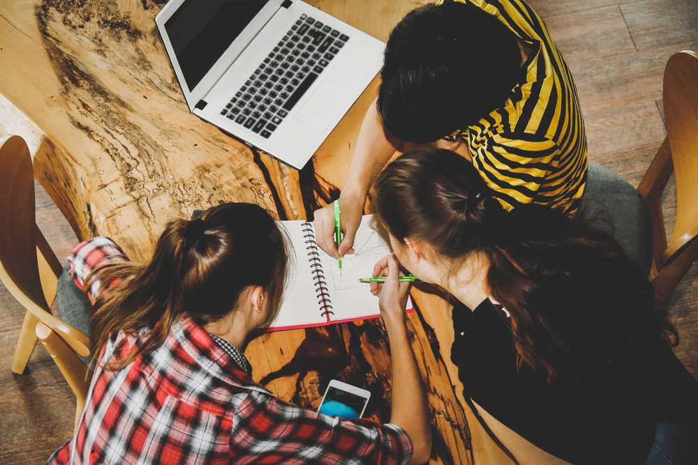 Which is Better? Group or Private Tuition?